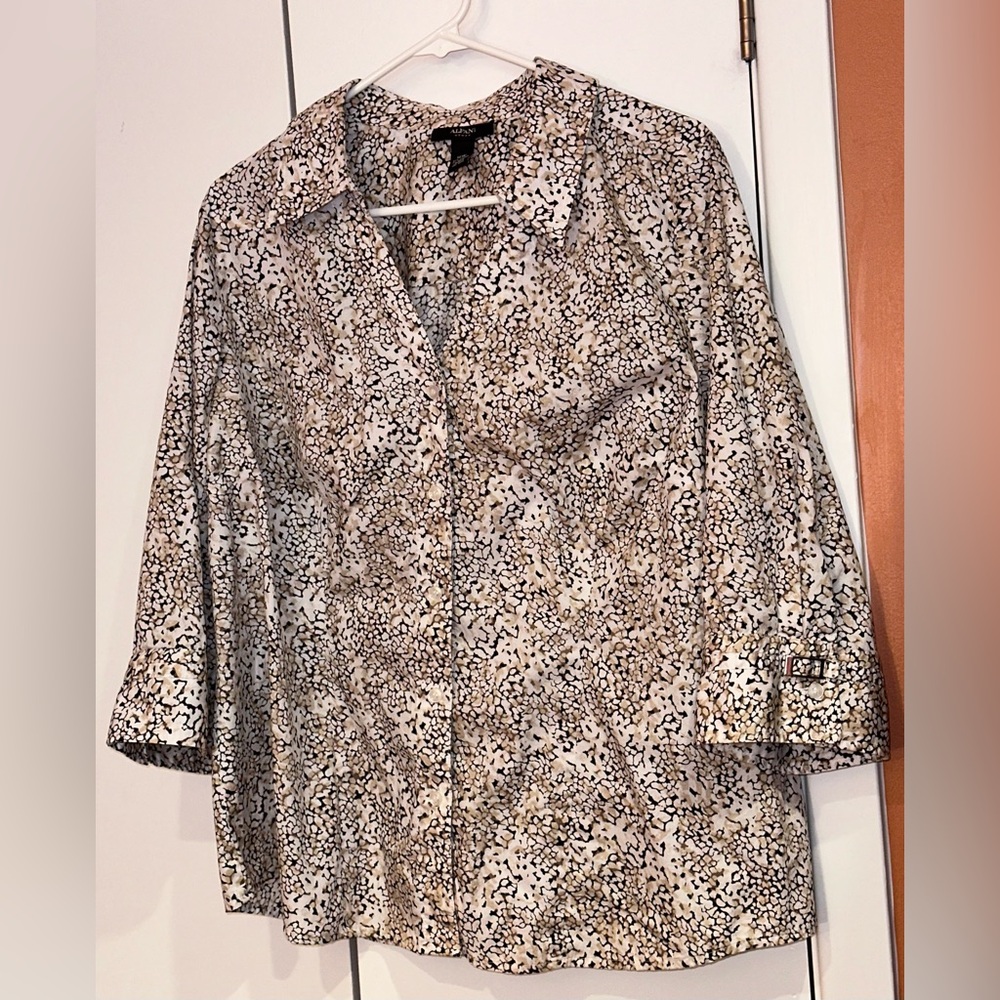 Alfani woman 3/4 length sleeves button up shirt
